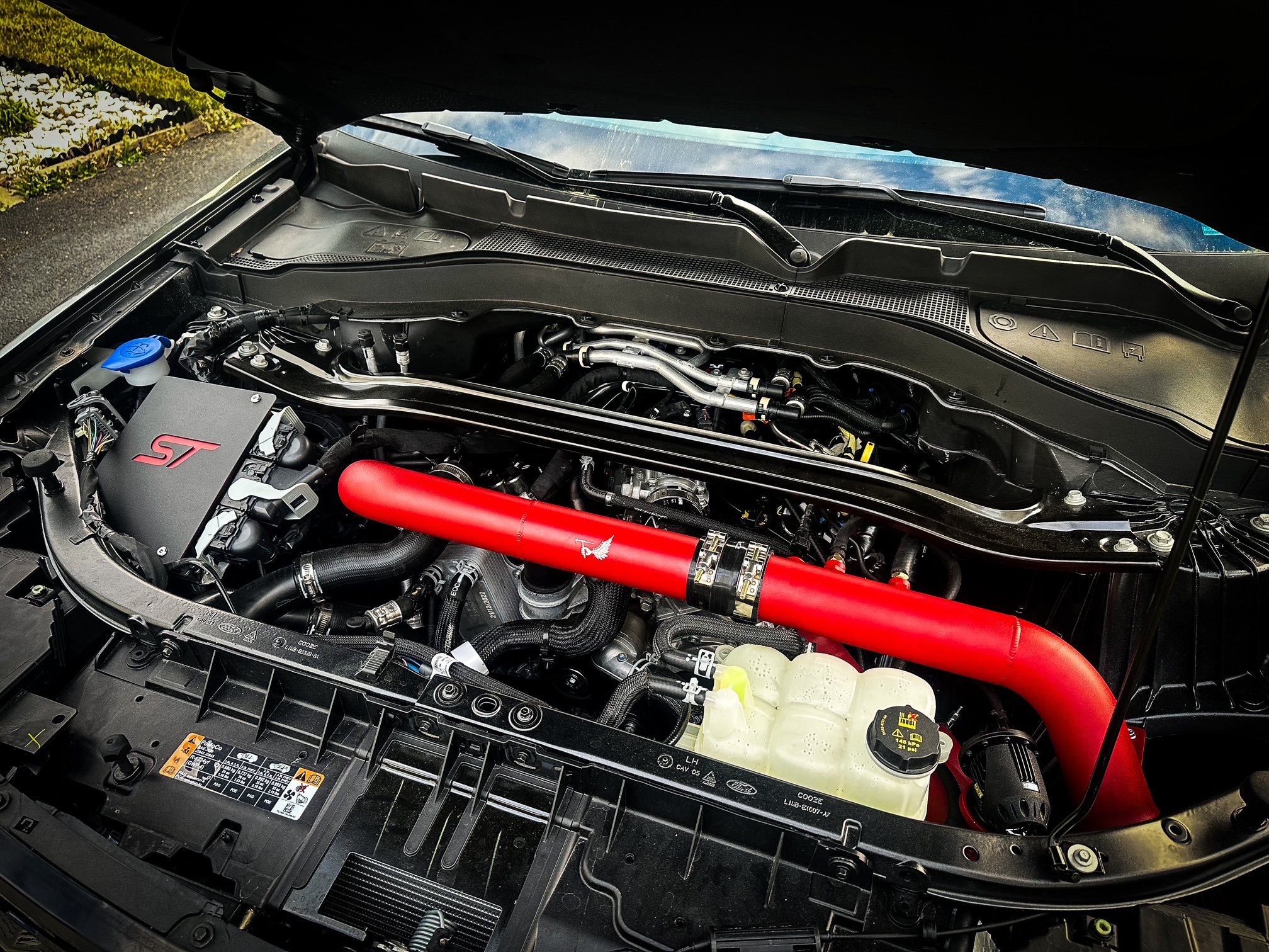フォグランプ風アンドン FENFABrication 2020+ Ford Explorer ST High Flow Air Intake V2